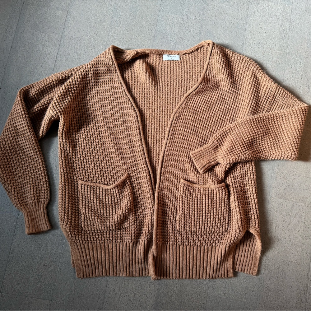 Women’s knit sweater in camel